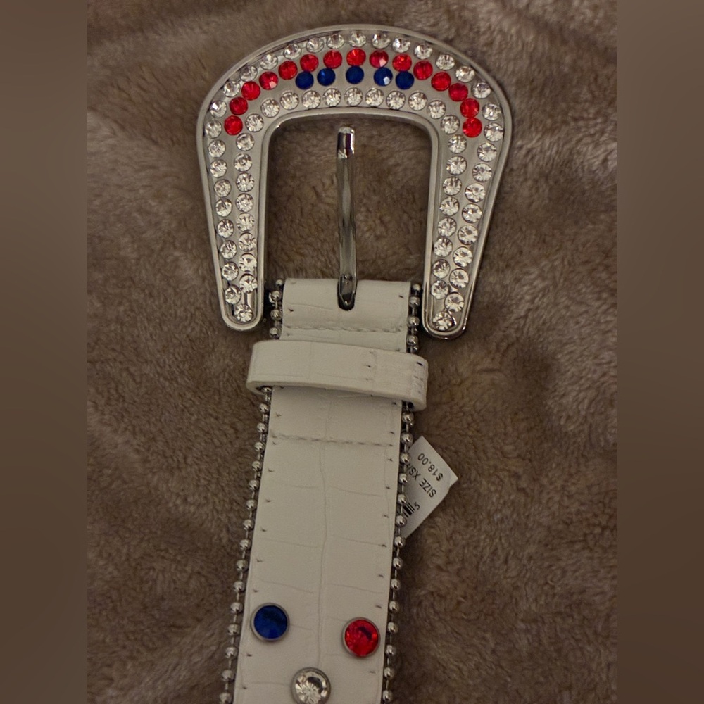 Stylish White Studded Belt with red/blue Rhinestone Buckle Sz XS/S - Picture 8 of 9